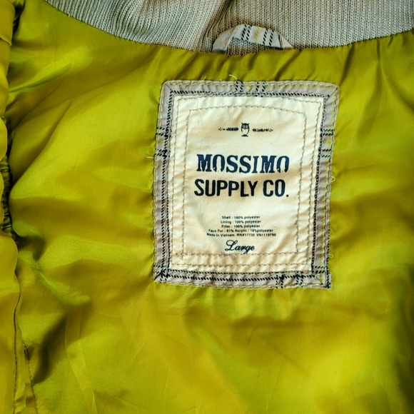 Hooded puffer vest - Picture 8 of 9